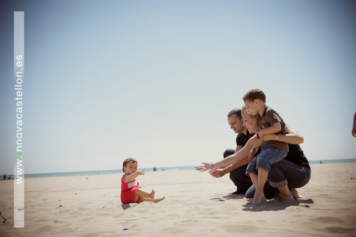 sesión fotográfica familiar en exteriores en el Grao de Castellón (35)